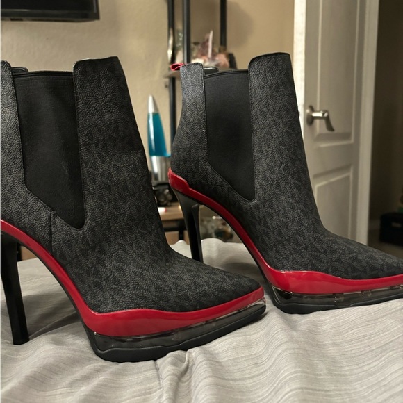 NWOT Michael Kors Women’s High Heels Black & Red Pointed Toe Size 10M SG21L - Picture 1 of 15